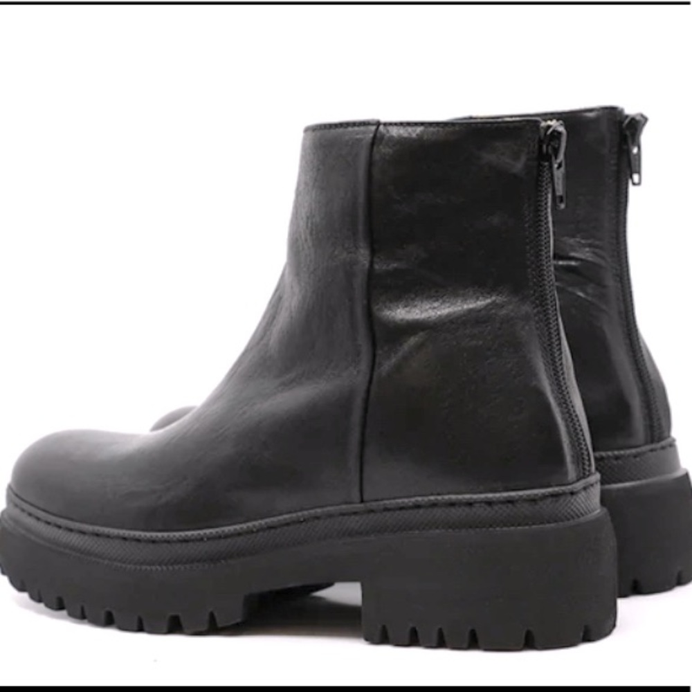 Gidigio Black leather chunky boots Sz 37